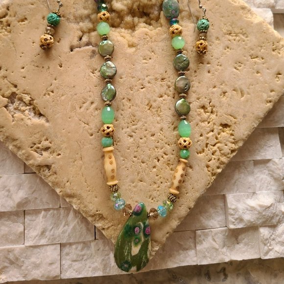 Zoisite Matrix with bits of Pinkish Ruby Drop - Picture 3 of 8